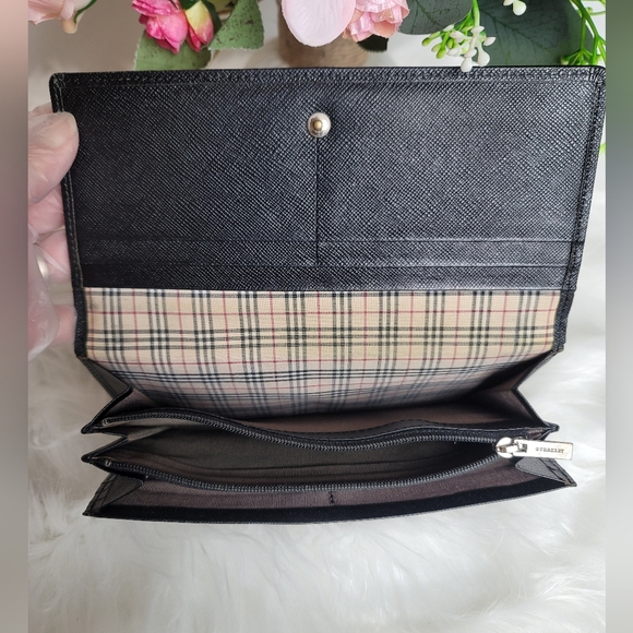 Burberry Nova Check Long Wallet Leather Bag - Authentic - Picture 5 of 14